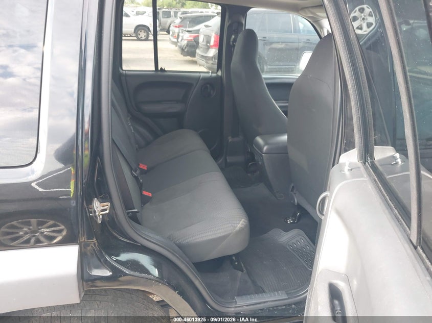 2004 JEEP LIBERTY auction photo 8