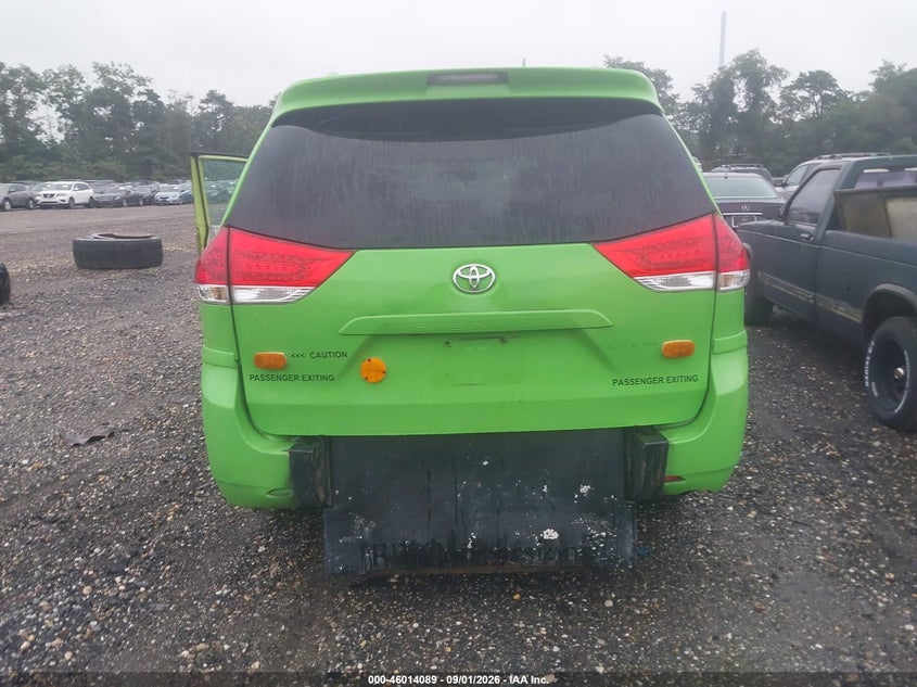 2014 TOYOTA SIENNA auction photo 6