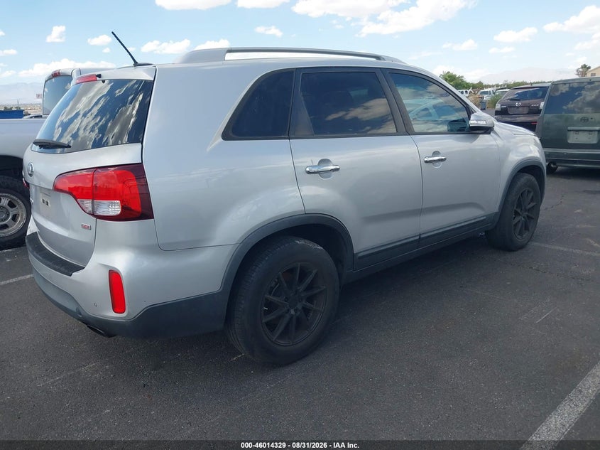 2015 KIA SORENTO auction photo 4