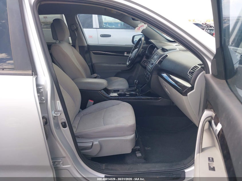 2015 KIA SORENTO auction photo 5