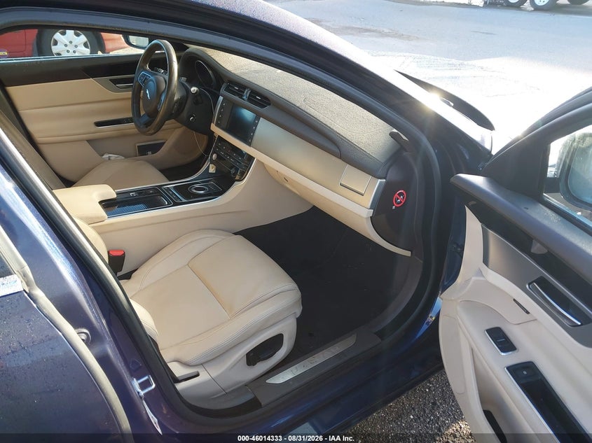 2016 JAGUAR XF auction photo 5
