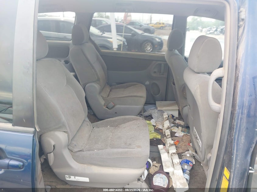 2005 TOYOTA SIENNA auction photo 8