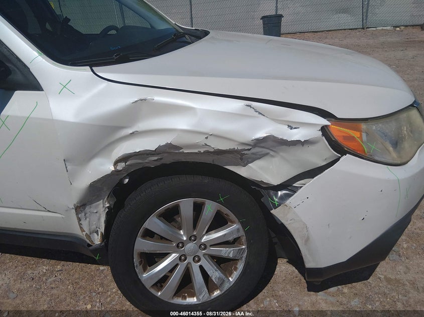 2013 SUBARU FORESTER auction photo 6