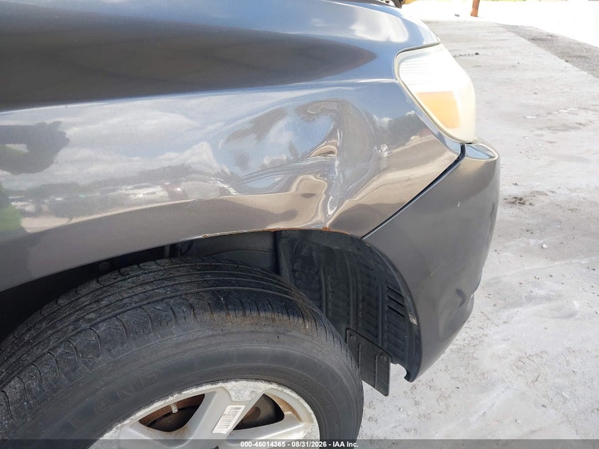 2010 TOYOTA HIGHLANDER auction photo 6