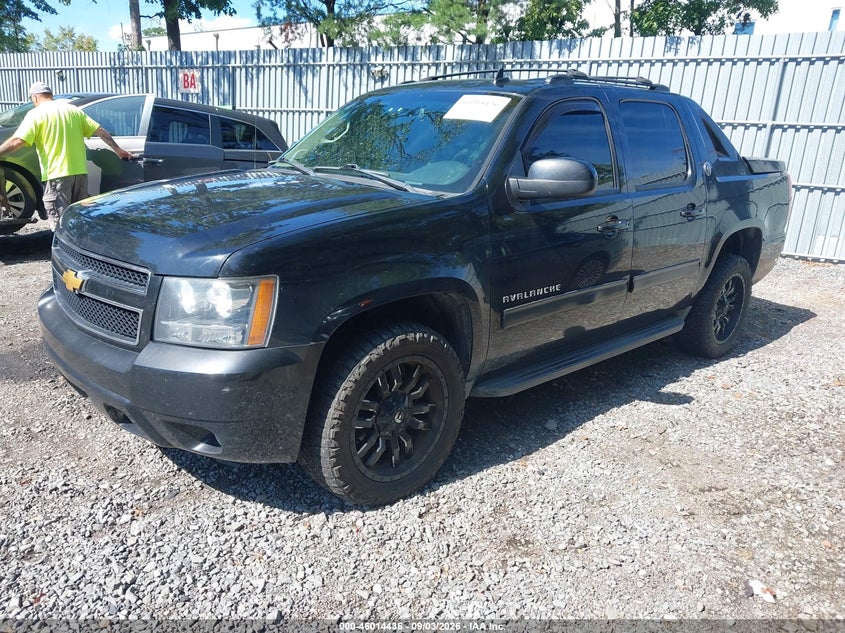 2013 CHEVROLET AVALANCHE auction photo 2