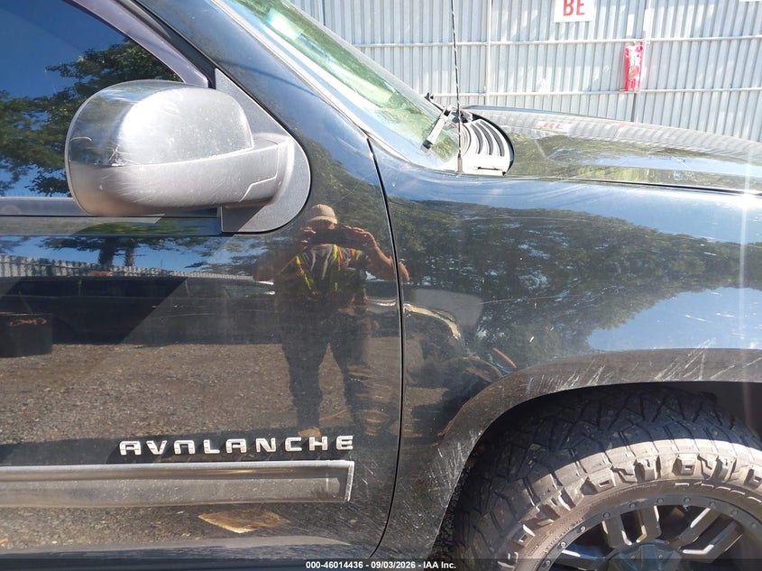 2013 CHEVROLET AVALANCHE auction photo 6