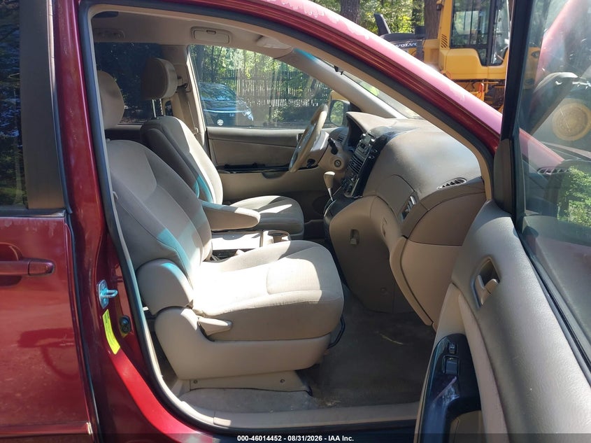 2005 TOYOTA SIENNA auction photo 5