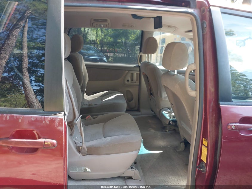 2005 TOYOTA SIENNA auction photo 8