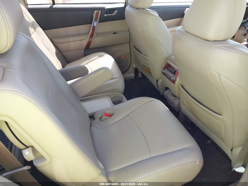 2013 TOYOTA HIGHLANDER auction photo 8