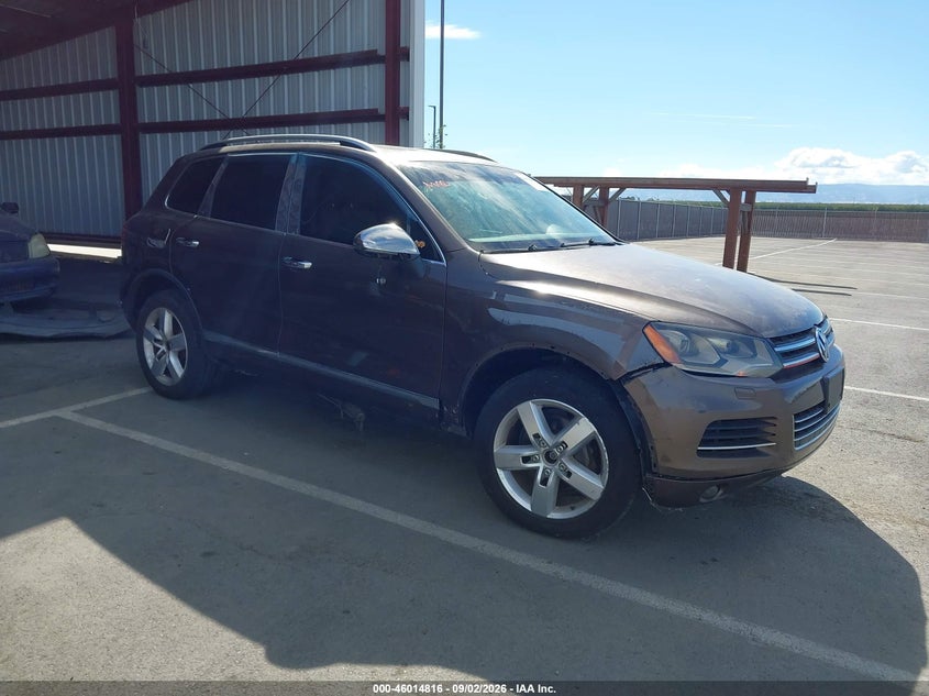 2011 VOLKSWAGEN TOUAREG auction photo 1