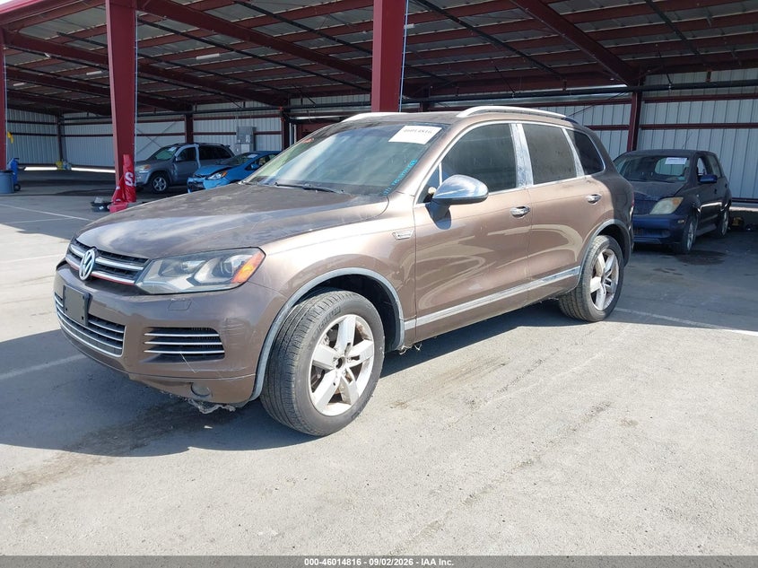 2011 VOLKSWAGEN TOUAREG auction photo 2