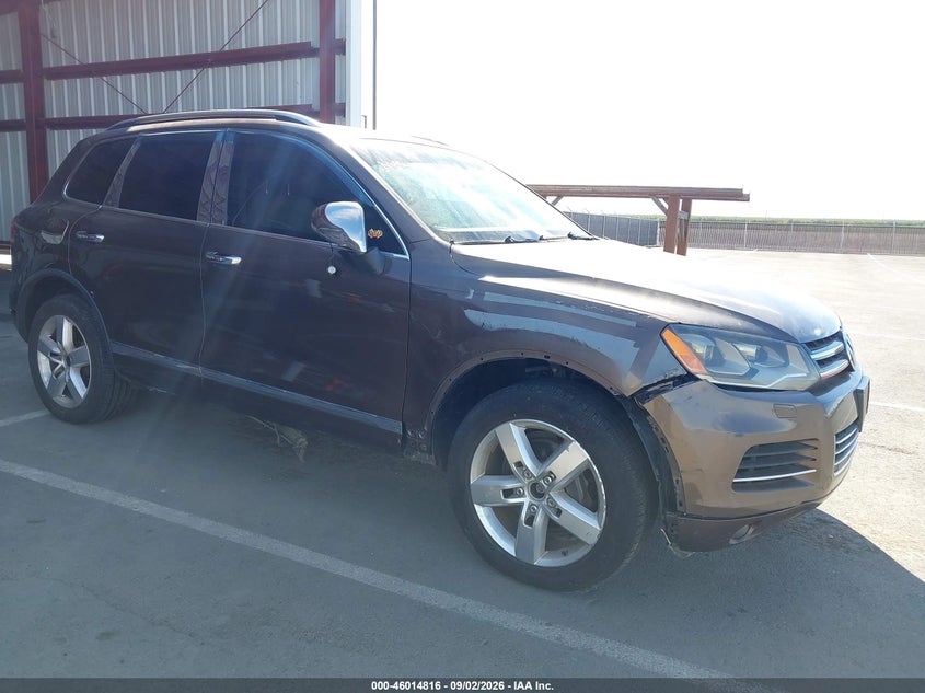 2011 VOLKSWAGEN TOUAREG auction photo 6