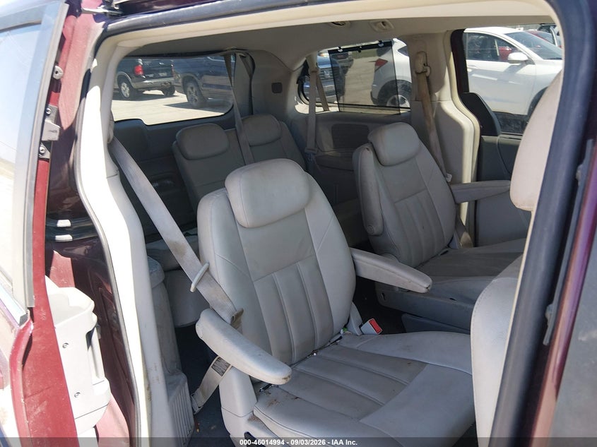 2008 CHRYSLER TOWN & COUNTRY auction photo 8