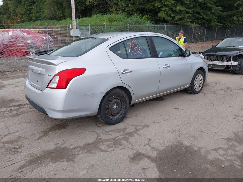 2017 NISSAN VERSA auction photo 4