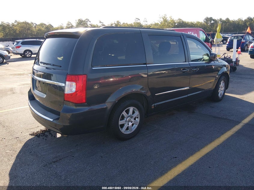 2012 CHRYSLER TOWN & COUNTRY auction photo 4