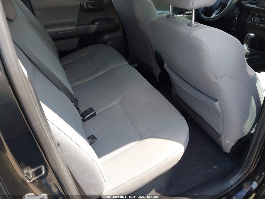 2019 TOYOTA TACOMA auction photo 8
