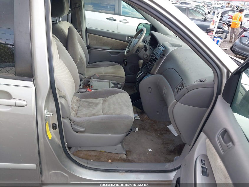 2009 TOYOTA SIENNA auction photo 5