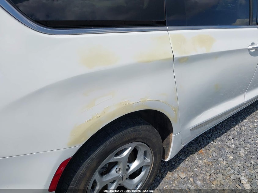 2023 CHRYSLER PACIFICA auction photo 6