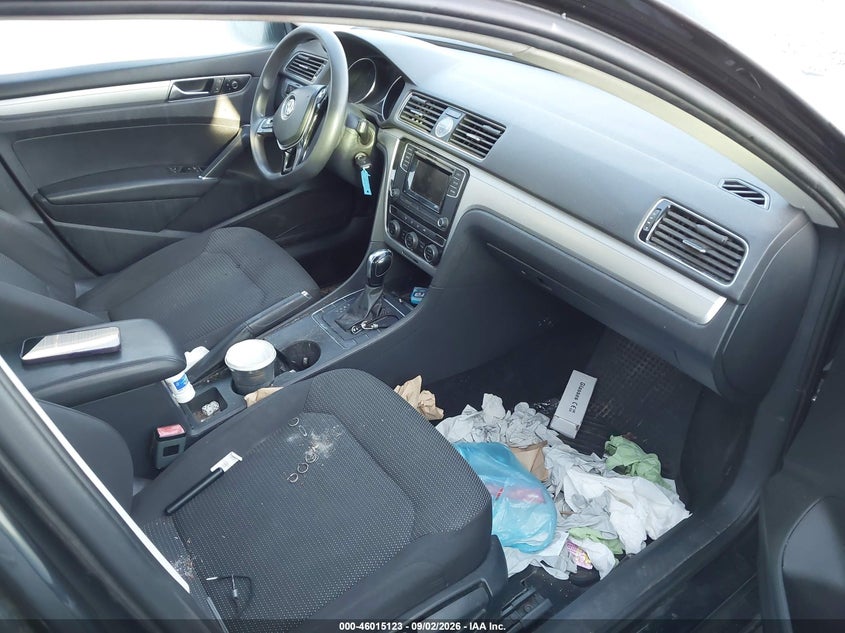 2017 VOLKSWAGEN PASSAT auction photo 5