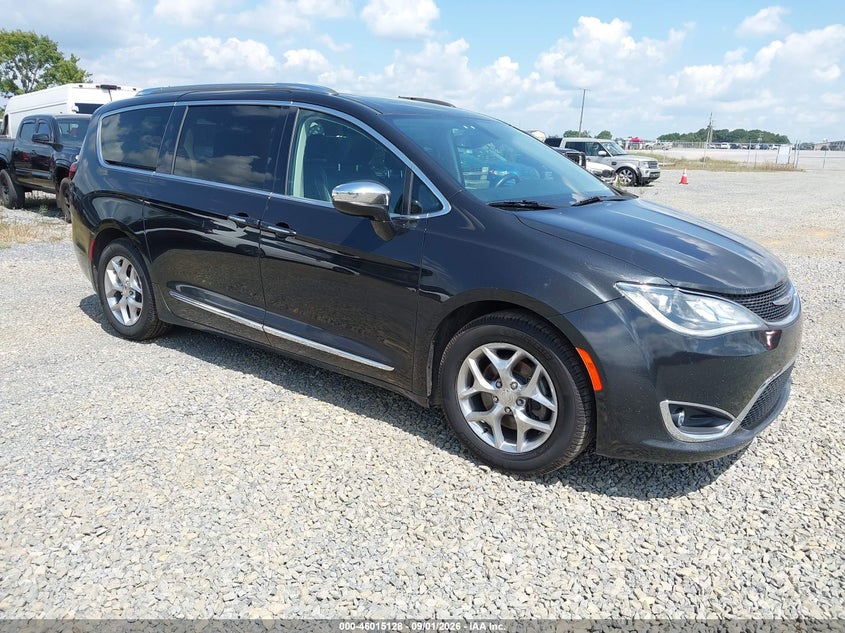 2019 CHRYSLER PACIFICA auction photo 1