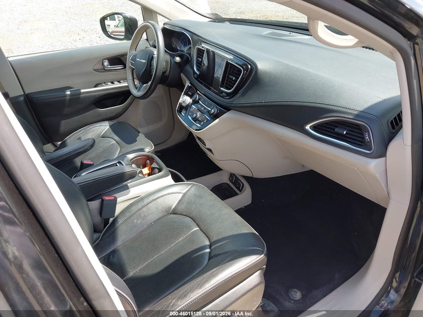 2019 CHRYSLER PACIFICA auction photo 5