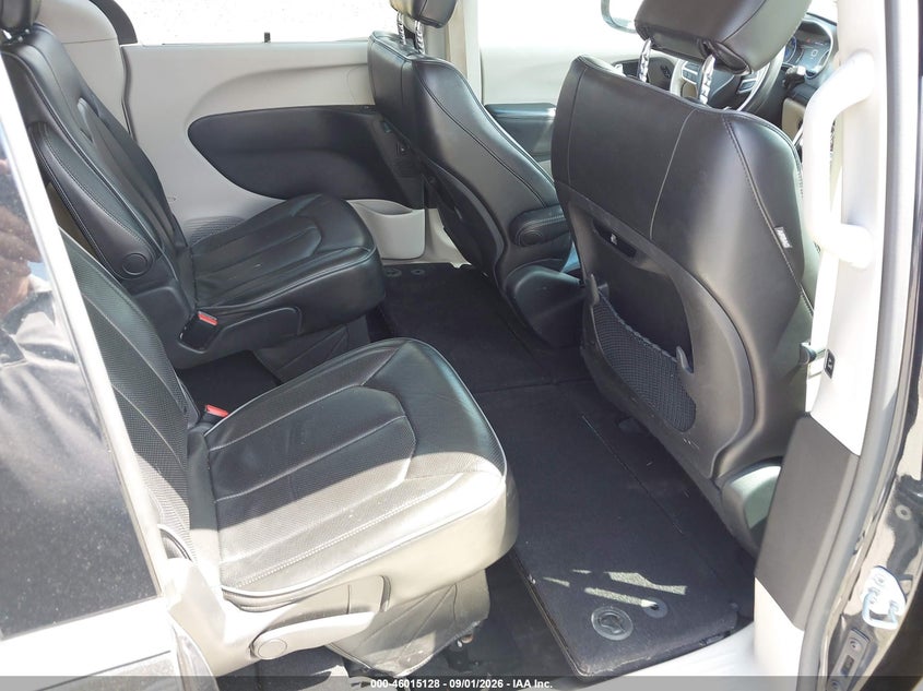 2019 CHRYSLER PACIFICA auction photo 8