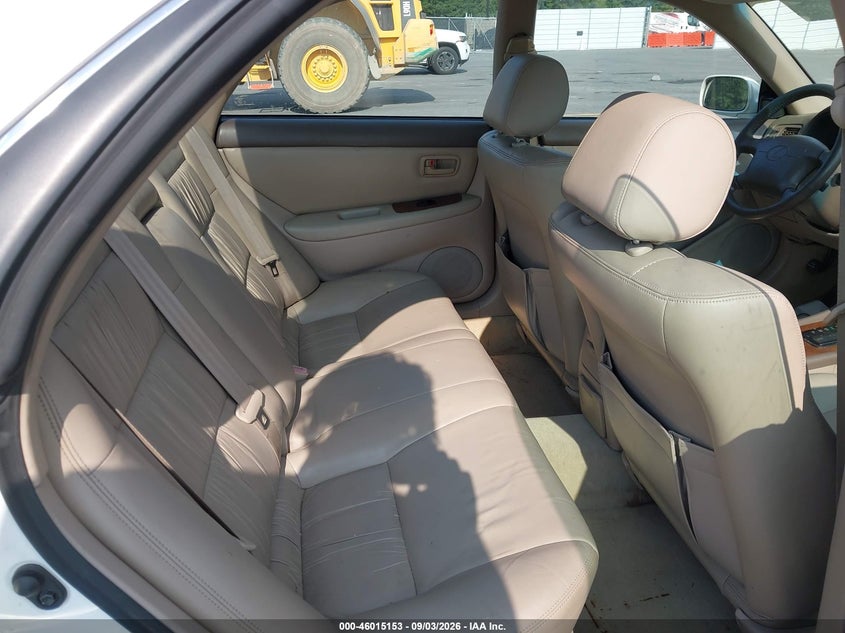 1997 LEXUS ES 300 auction photo 8