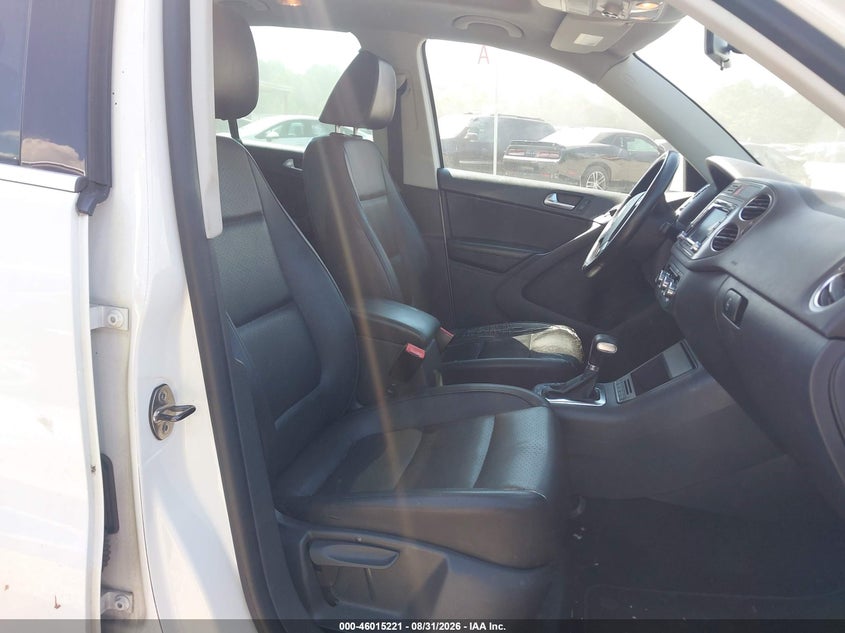 2010 VOLKSWAGEN TIGUAN auction photo 5