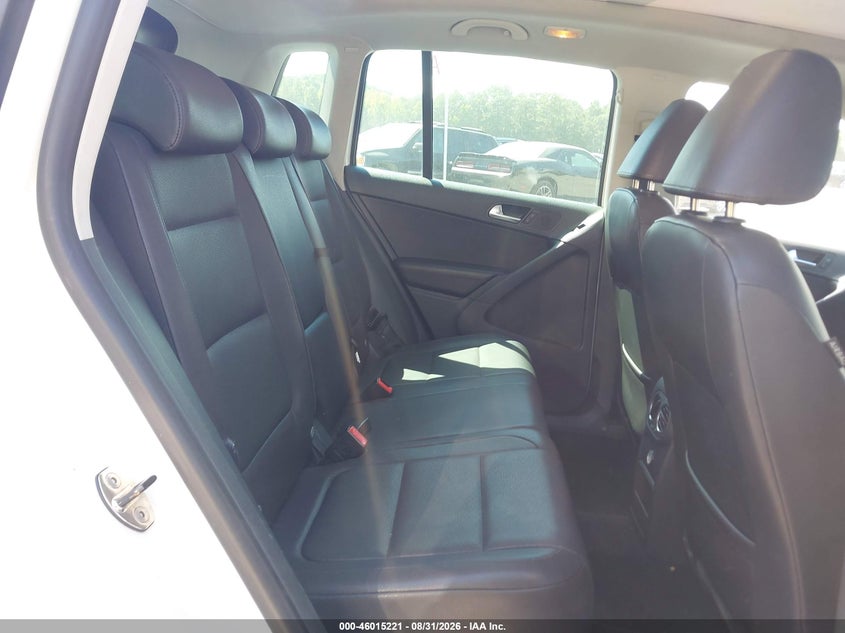 2010 VOLKSWAGEN TIGUAN auction photo 8