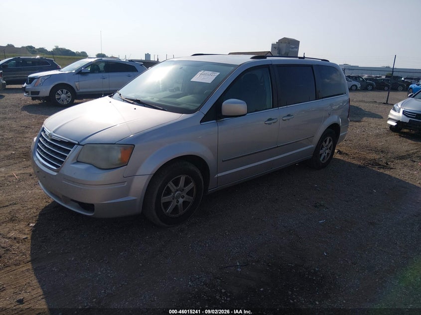 2010 CHRYSLER TOWN & COUNTRY auction photo 2