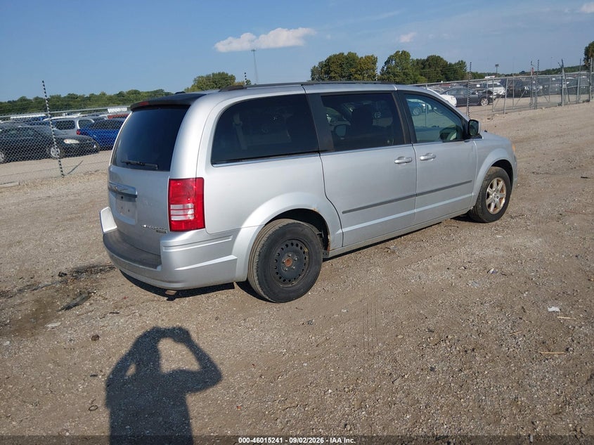 2010 CHRYSLER TOWN & COUNTRY auction photo 4