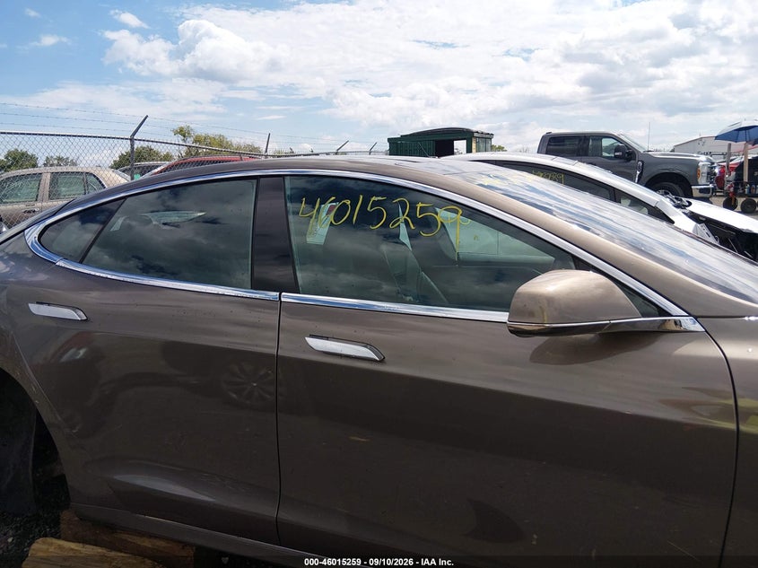 TESLA MODEL S - zdjęcie 14