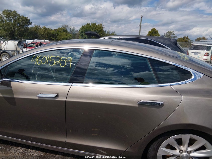 TESLA MODEL S - zdjęcie 15