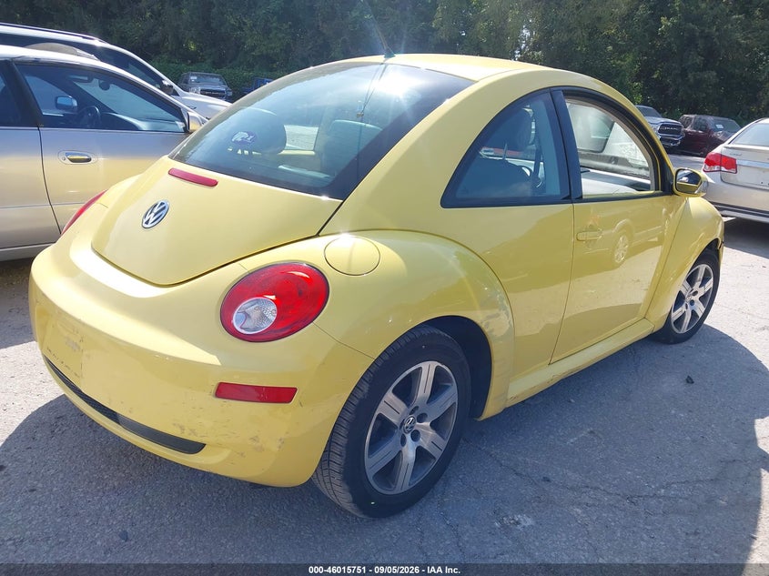 2006 VOLKSWAGEN NEW BEETLE auction photo 4