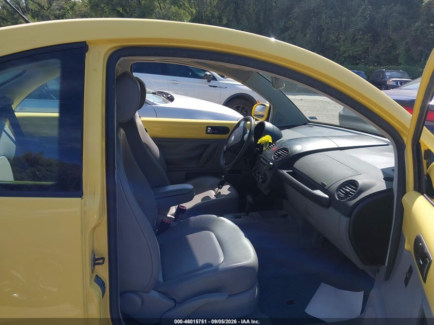 2006 VOLKSWAGEN NEW BEETLE auction photo 5