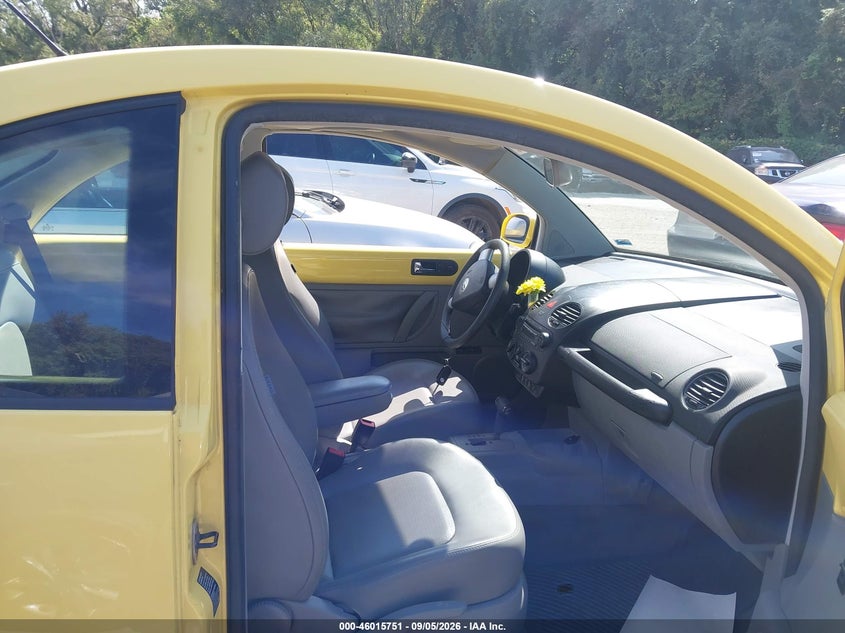 2006 VOLKSWAGEN NEW BEETLE auction photo 8
