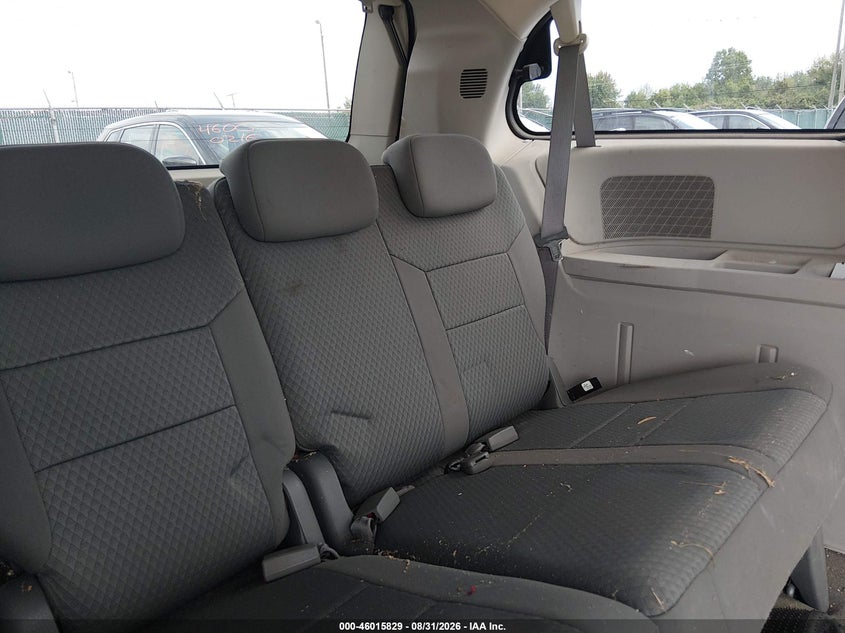CHRYSLER TOWN & COUNTRY 2010 VIN 2A4RR5D14AR413411