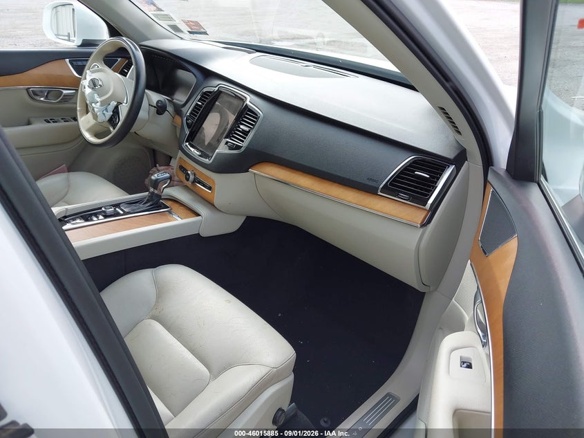 2021 VOLVO XC90 auction photo 5
