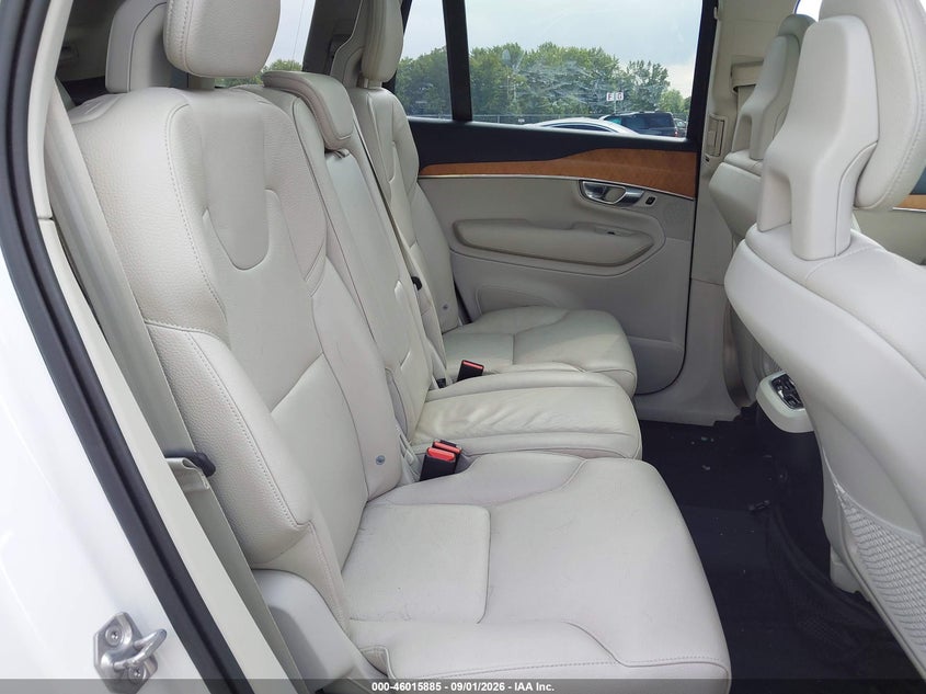 2021 VOLVO XC90 auction photo 8