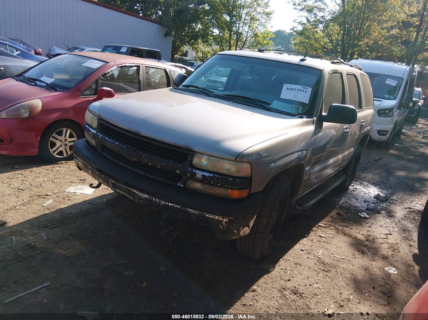 2002 CHEVROLET TAHOE auction photo 2