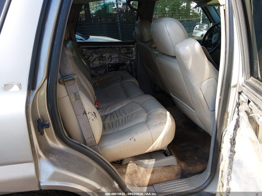 2002 CHEVROLET TAHOE auction photo 8