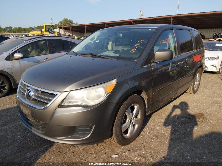 2010 VOLKSWAGEN ROUTAN auction photo 2