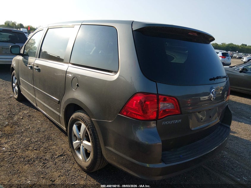2010 VOLKSWAGEN ROUTAN auction photo 3
