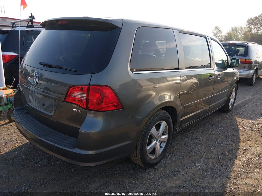 2010 VOLKSWAGEN ROUTAN auction photo 4