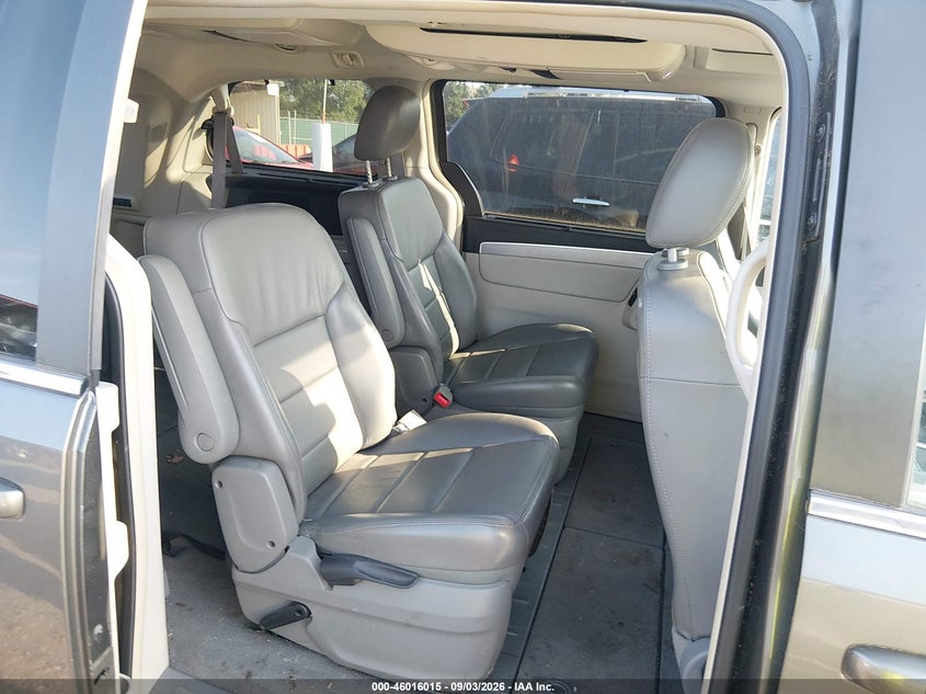 2010 VOLKSWAGEN ROUTAN auction photo 8