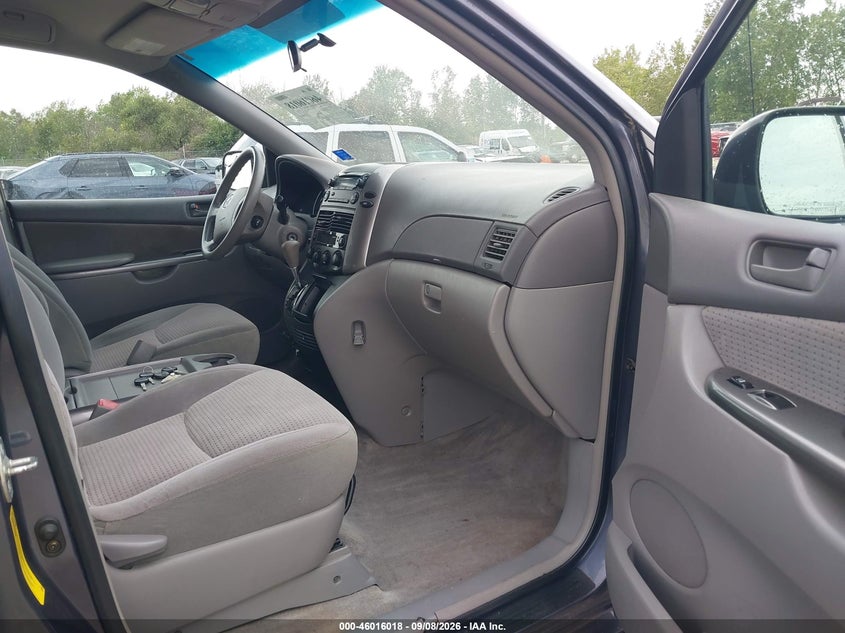 2006 TOYOTA SIENNA auction photo 5