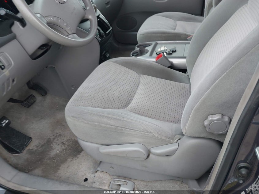 2006 TOYOTA SIENNA auction photo 6