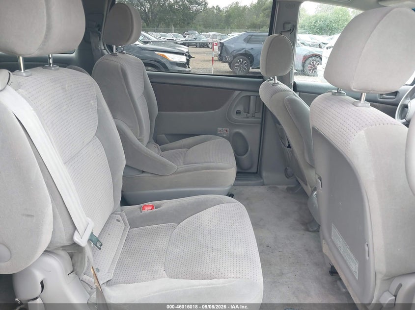 2006 TOYOTA SIENNA auction photo 8