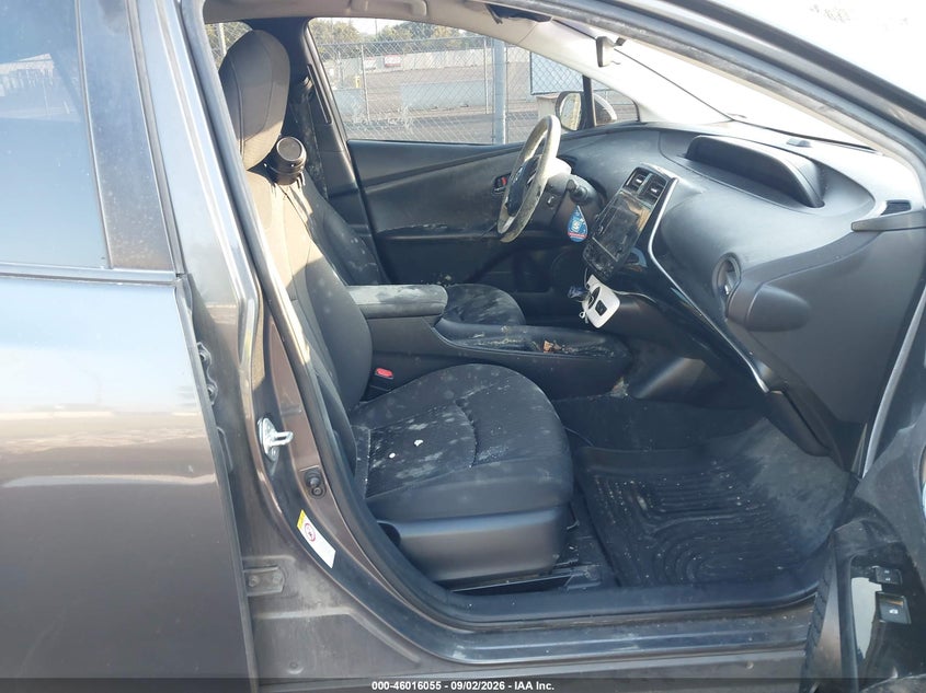 2017 TOYOTA PRIUS auction photo 5