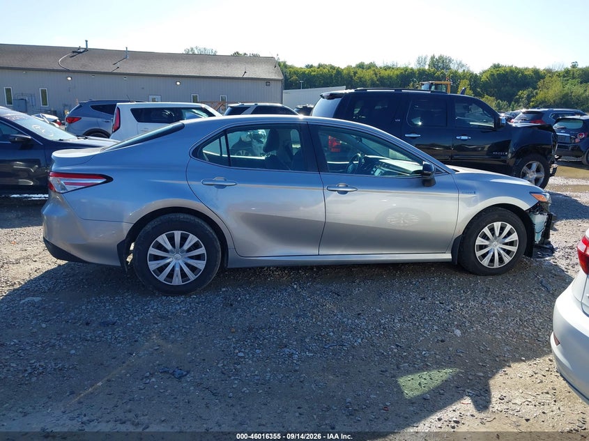 TOYOTA CAMRY - zdjęcie 14